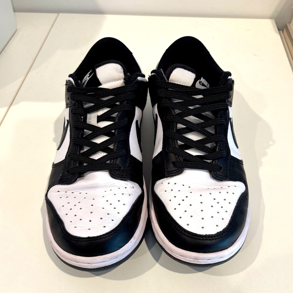 Nike Dunks “Panda” size 7.5